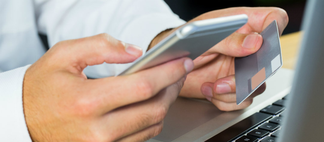 Мошенники часто представляются банковскими работниками и шлют смс от имени банка