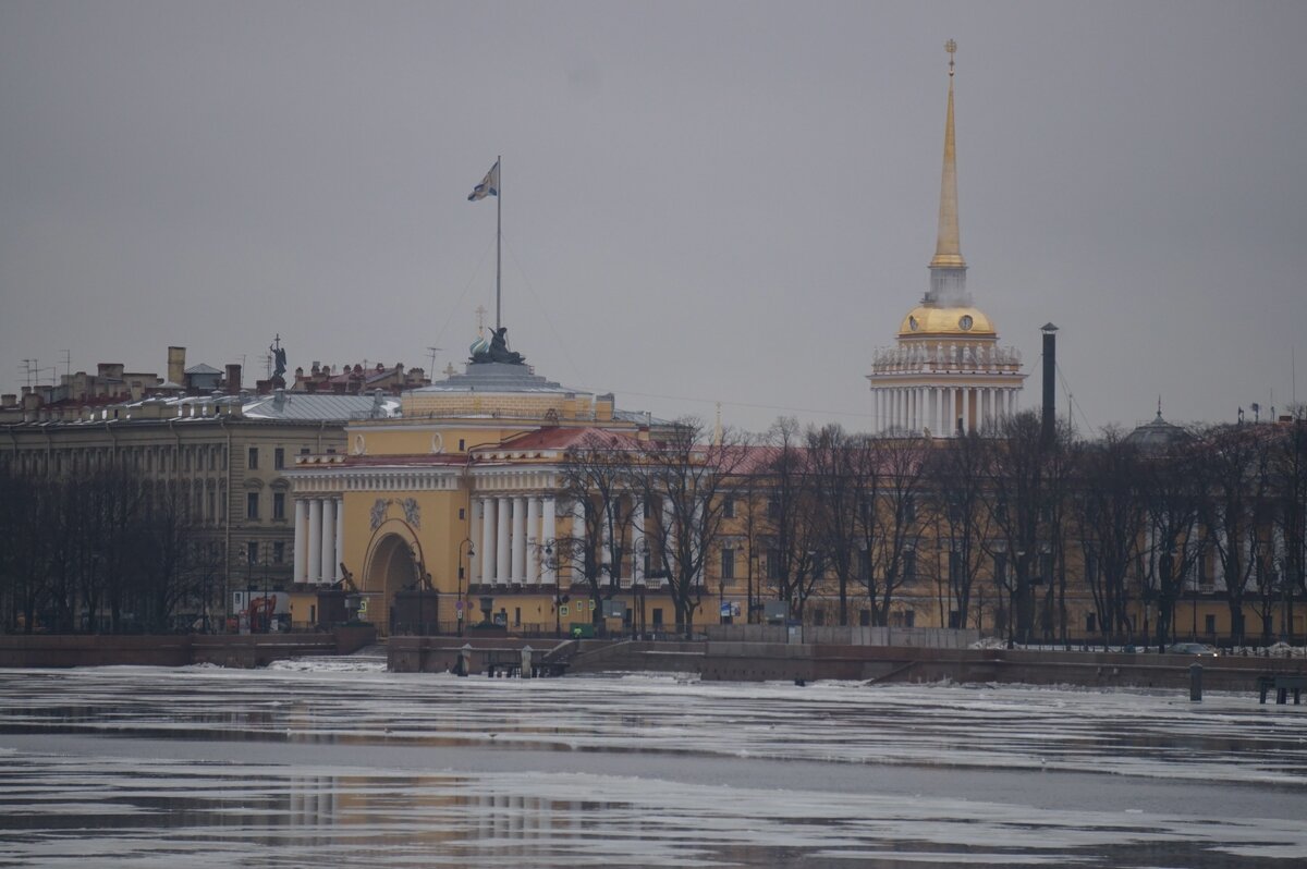 нажимайте справа стрелку на фото, чтобы посмотреть другие