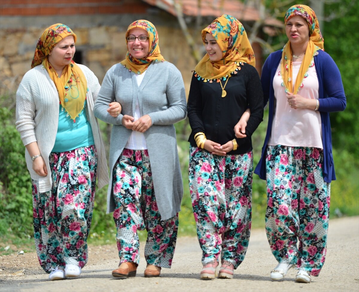 Такие турчанки тоже есть, но надо понимать, что это не стандарт. Источник Яндекс.Картинки