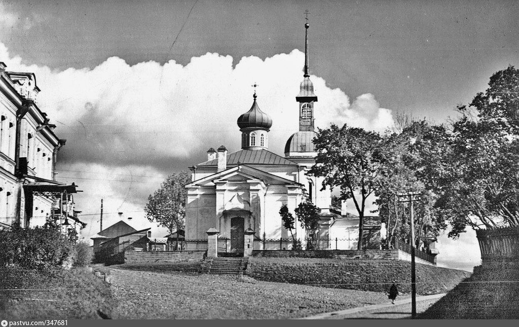 Вид на Никольский и Знаменский храмы, начало 20 века. Фото из архива Владимира Дервенева