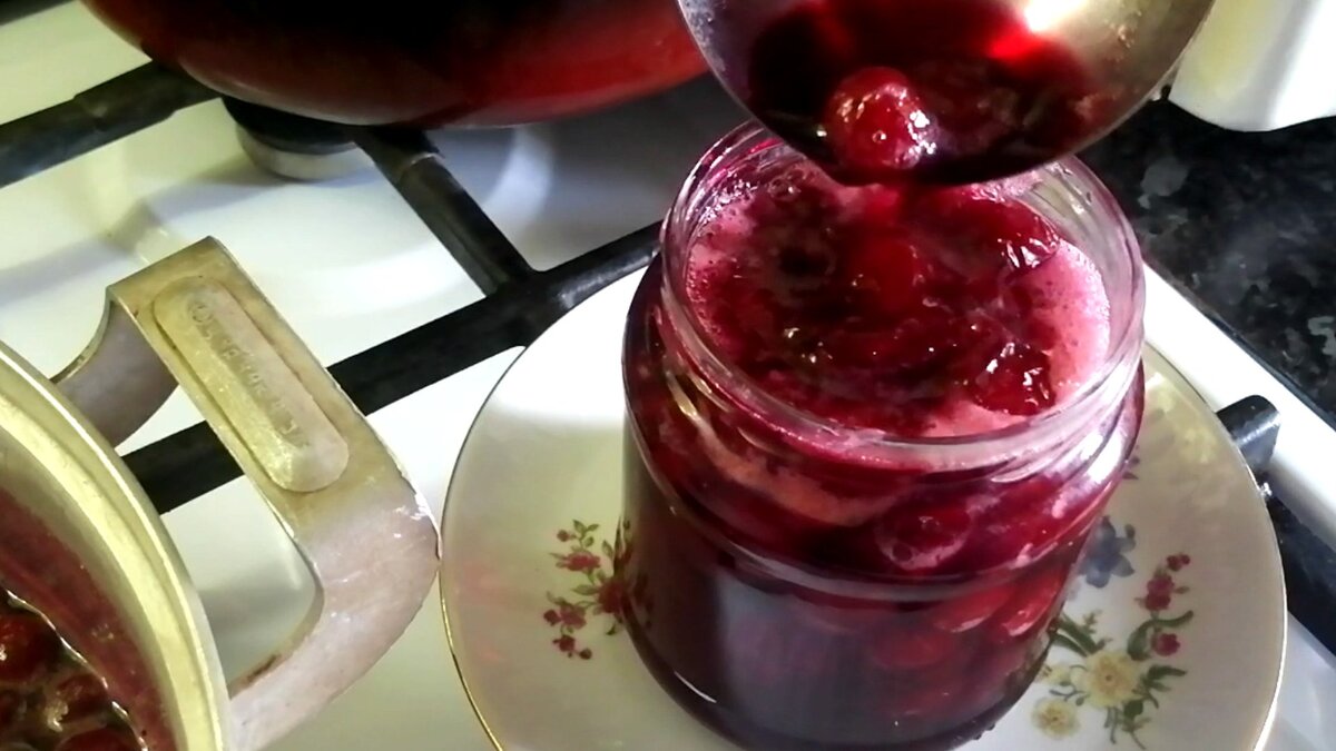 Варенье из вишни без косточек с желатином на зиму: рецепт - Лайфхакер