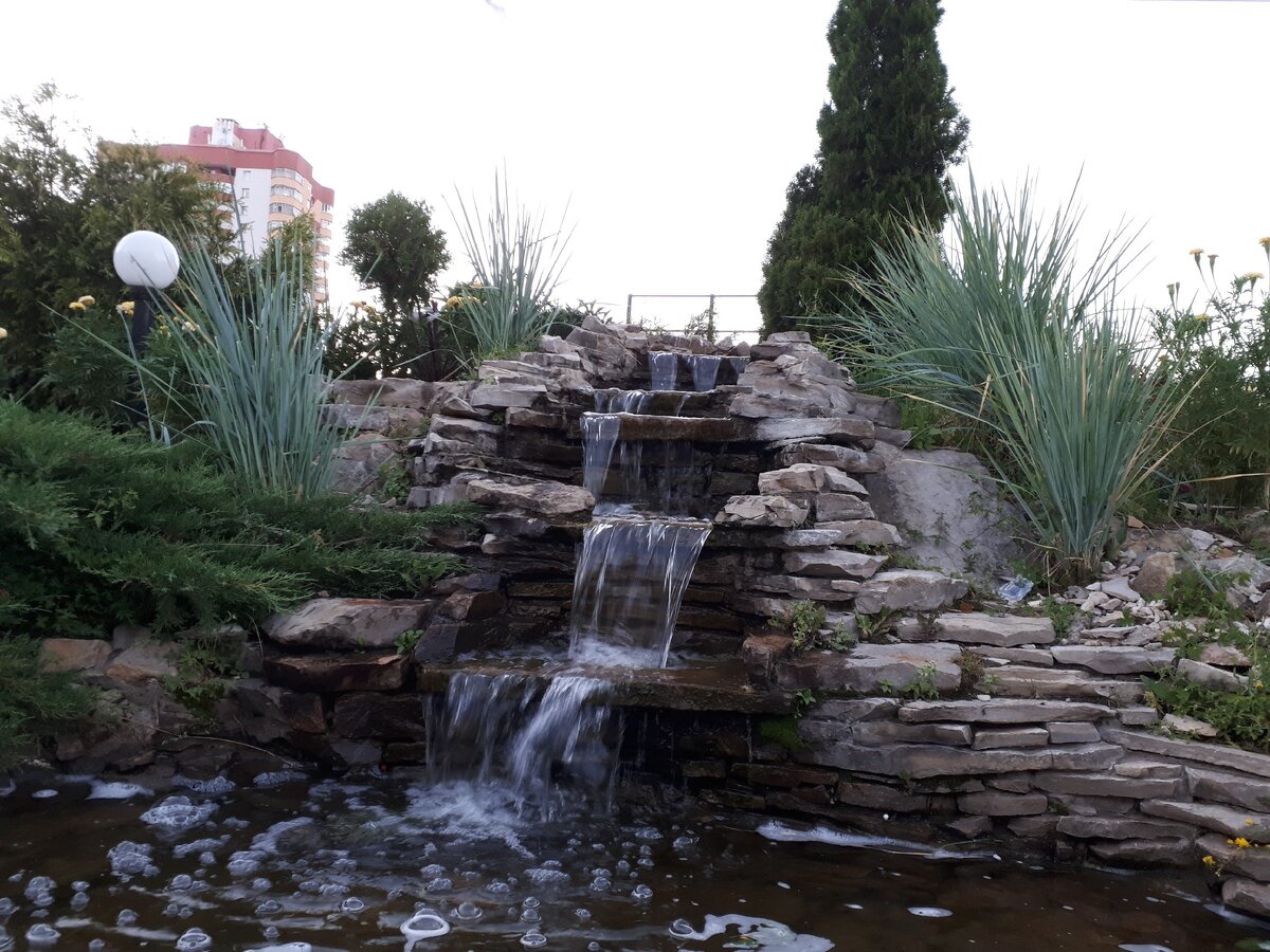 Рядом с ТЦ XL