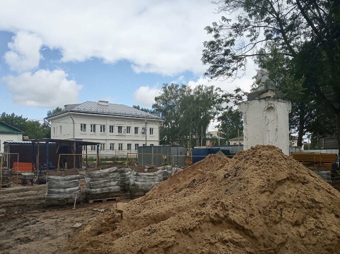 Бюсту Ленина в Веневе стало хуже | gorod71 | Дзен