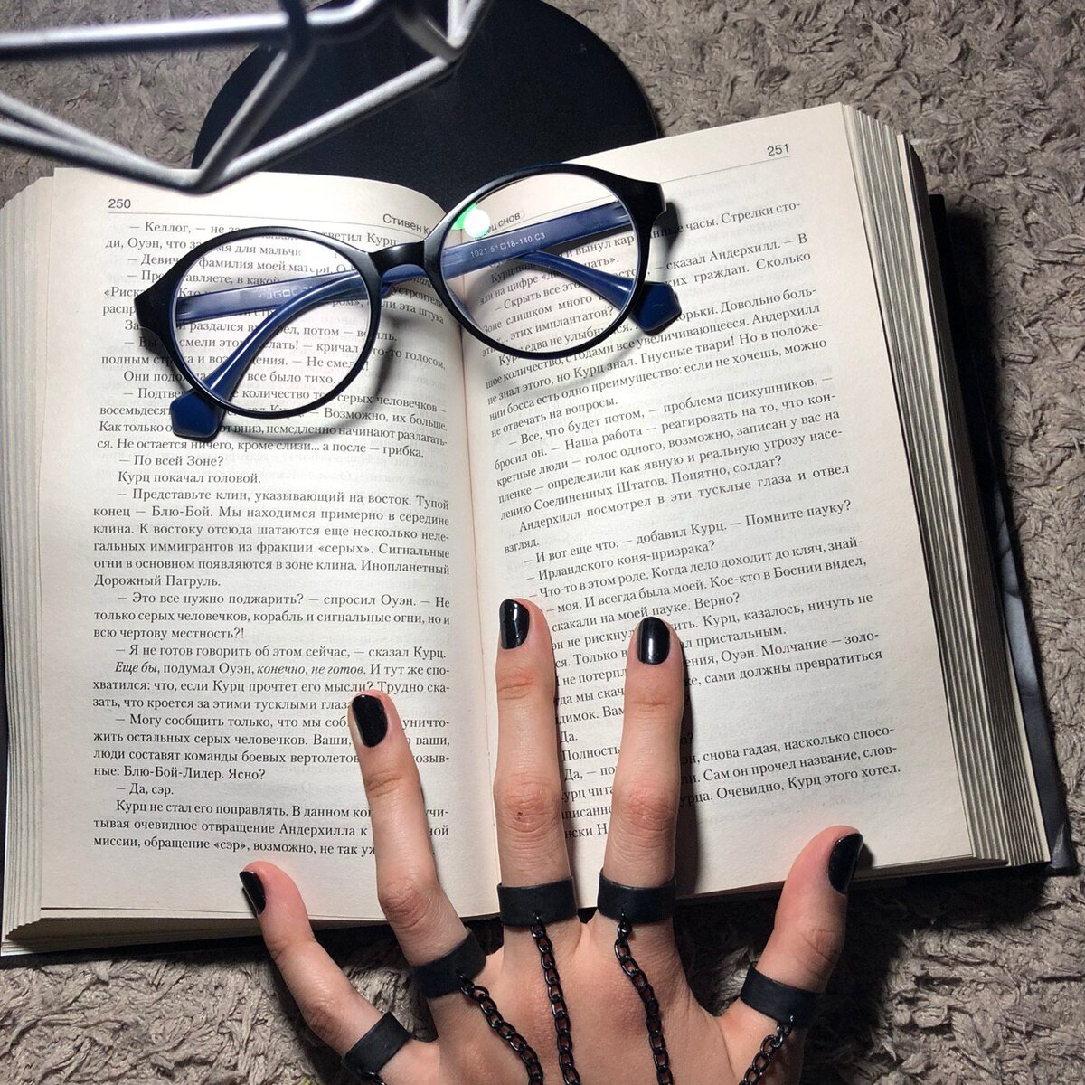 Книги удобнее читать без них 