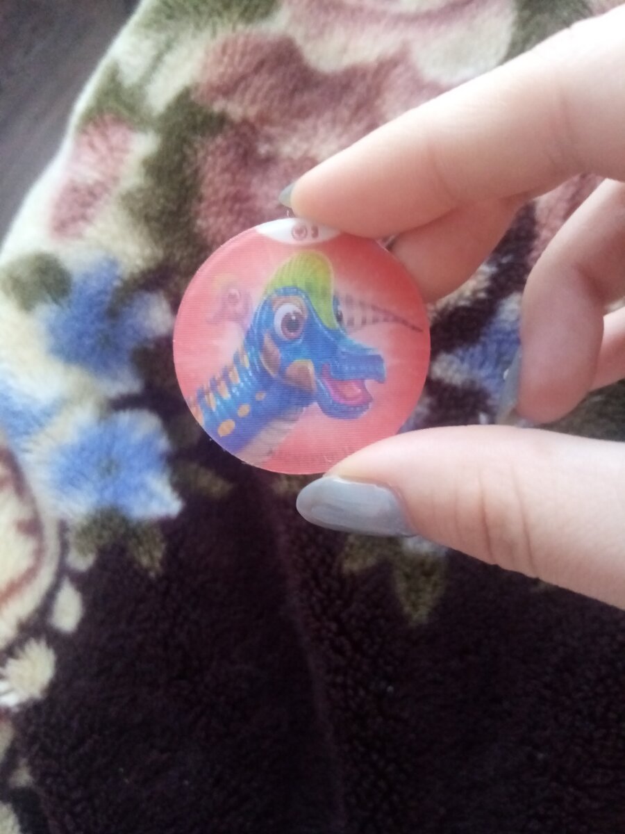 Скорее всего есть серия карточек, но я незнаю что обозначает цифра 3 вверху 