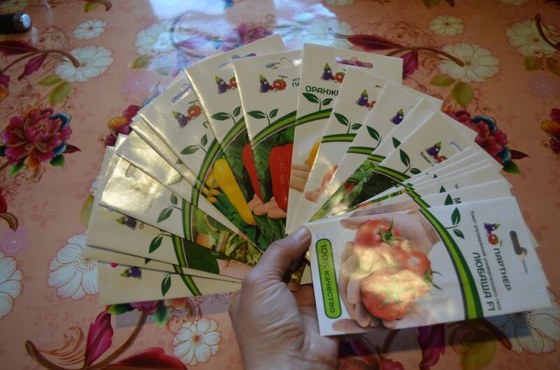 Семена томатов для посева на рассаду.