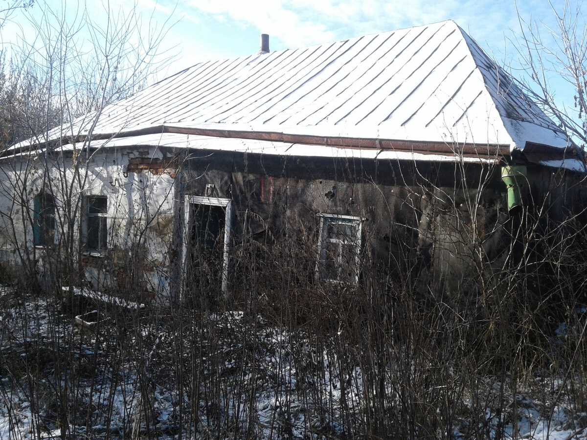 Заброшенный дом в нормальном состоянии. В нем можно жить. Зашел внутрь,  чтобы показать его быт | МИР ПРОШЛОГО | Дзен