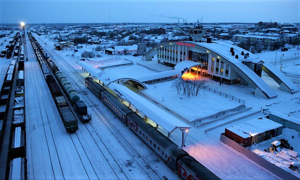 Станция салехард. ЖД станция Лабытнанги. ЖД вокзал Лабытнанги. Ямал город Лабытнанги. Лабытнанги железная дорога.