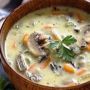 Сливочный суп с рисом и грибами