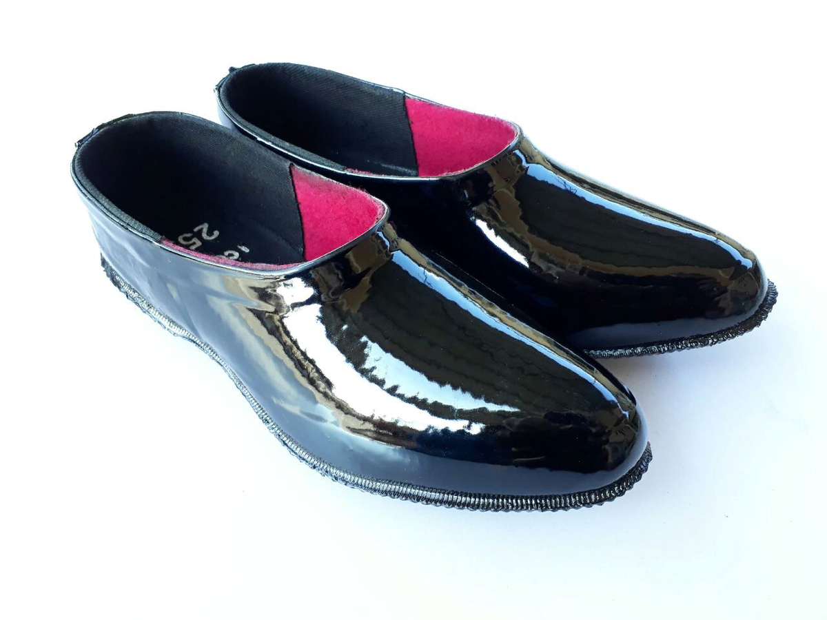 Калоши для обуви купить. Ecco резиновые галоши 211205/100. Махси Калиш. Галоши с104в. Резиновые калоши красный треугольник.