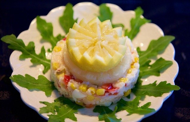 Рецепт салата с ананасом, курицей, морковью по-корейски и кукурузой