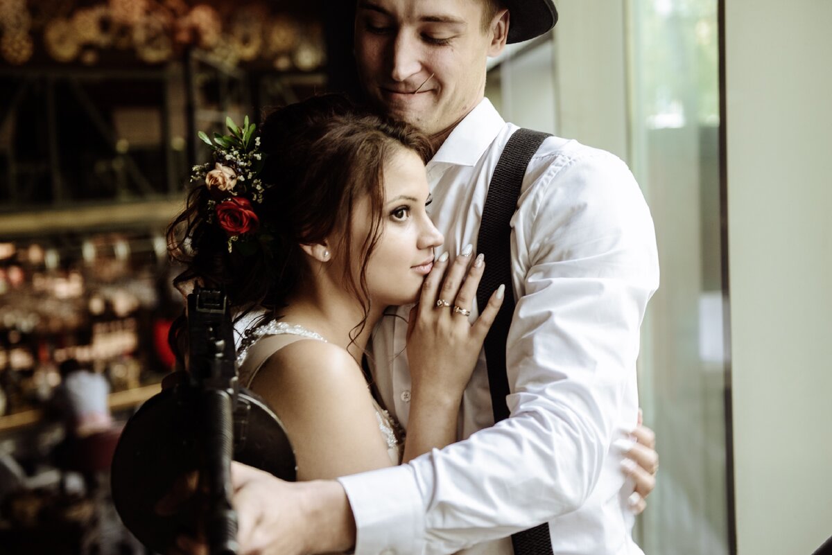 Муж любит обниматься