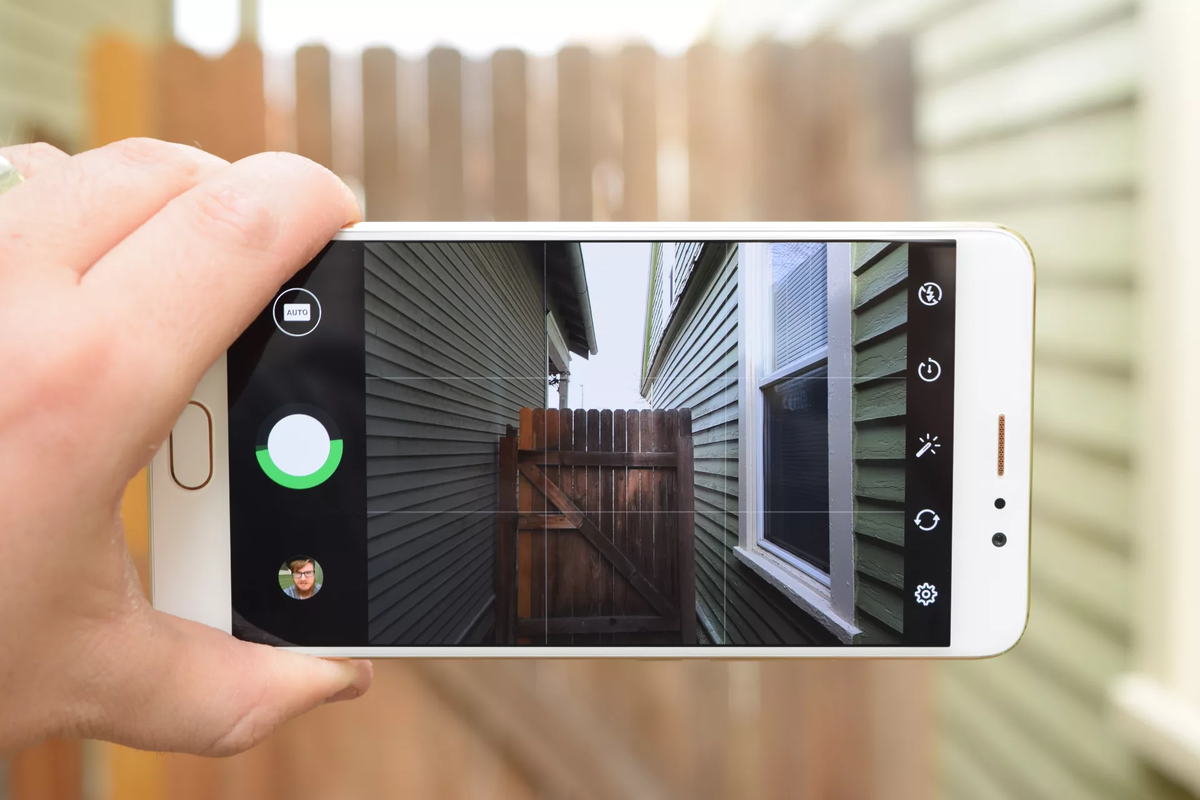 Камерами в телефонах сейчас пользуются даже некоторые профессиональные фотографы