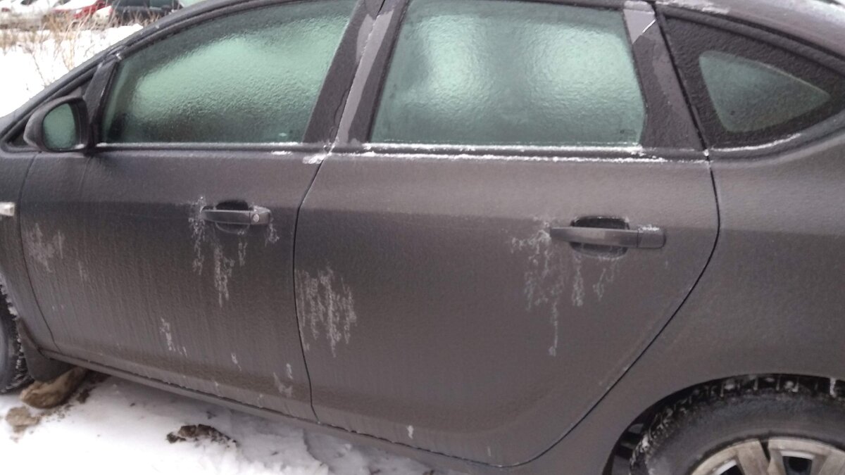 Со стороны водителя двери просто не открывались