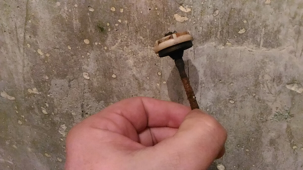 Коррозия «съела» винты