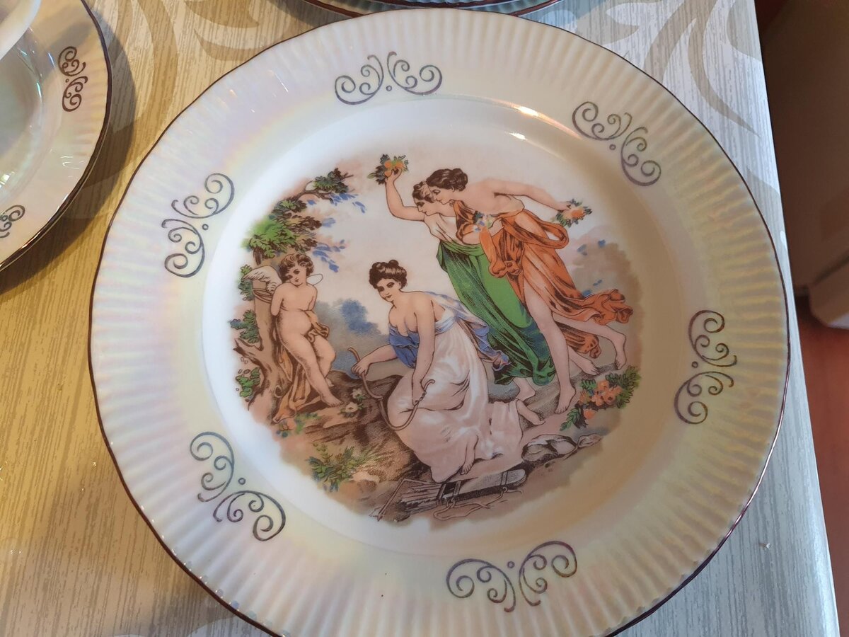 Сервиз мадонна сюжет рисунка