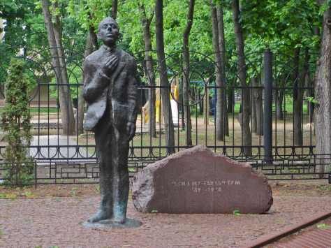 Памятник Осипу Мандельштаму в Воронеже