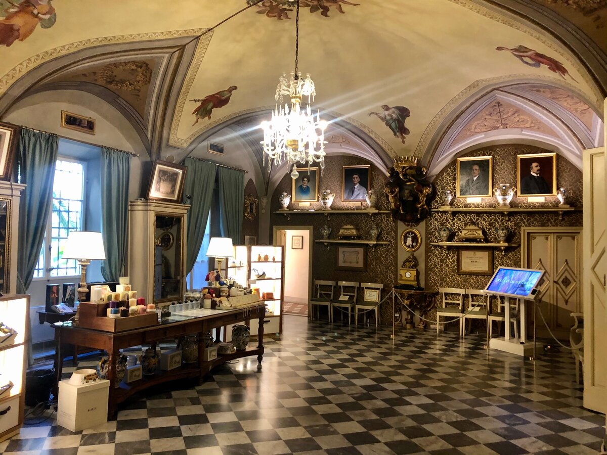 Залы старинной аптеки Санта-Мария-Новелла