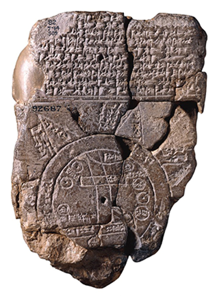 Карта мира, Вавилонская, около 700-500 гг. до н. э., глина, 12,2 х 8,2 см, вероятно, из Сиппара, Южный Ирак © попечители Британского музея