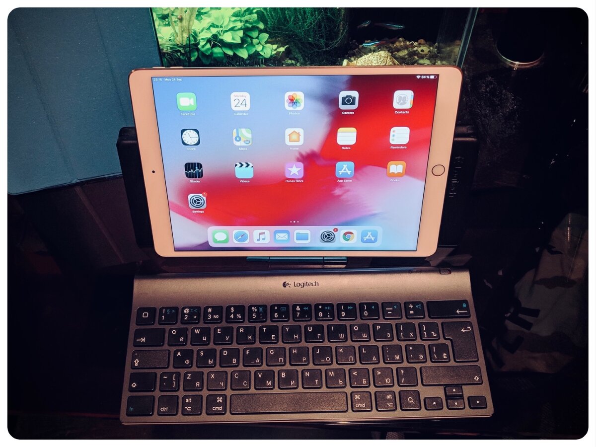 IPad Pro 10.5 + Logitech Tablet Keyboard