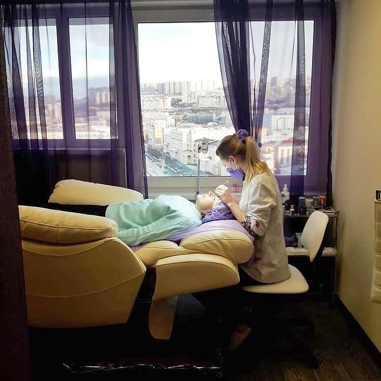 Источник: https://www.imin.ru/equipment/pedikyurnoe-oborudovanie/pedikyurnye-kresla/kreslo-reklainer-dlia-pedikiura-khanna/