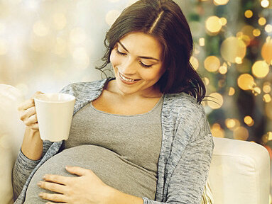 Некоторые мамы устанавливают общение с малышом ещё до его рождения 