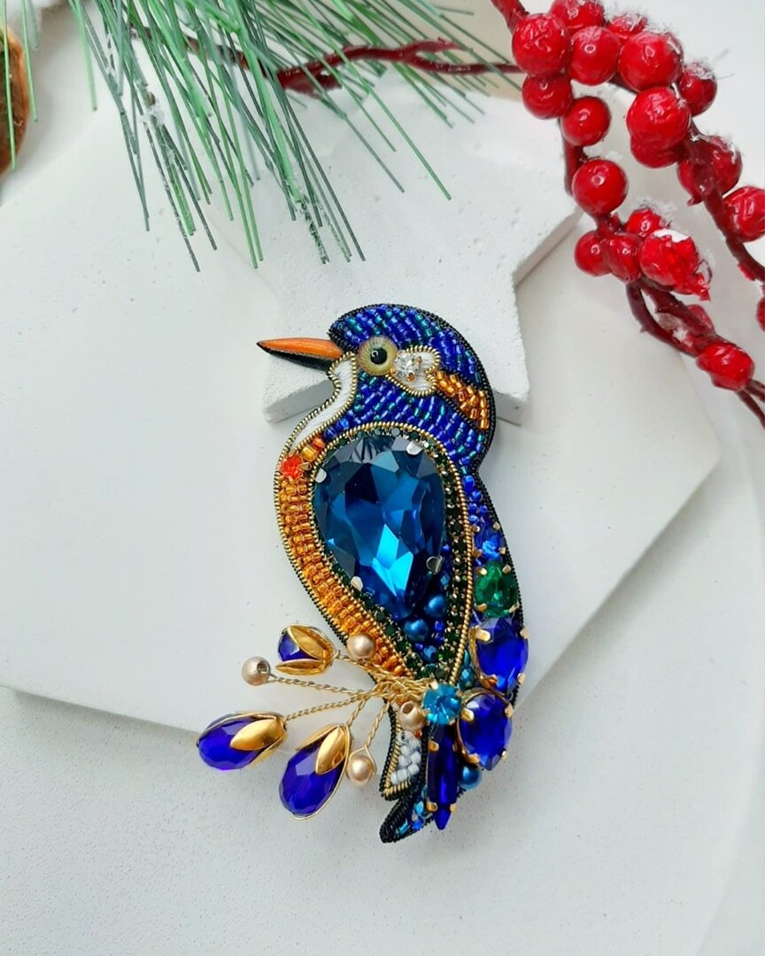 Брошь "Зимородок" вышита на заказ. Возможен повтор. Стоимость 1490р 