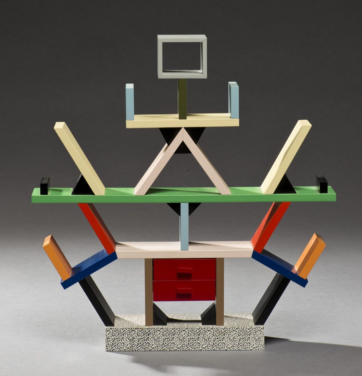 Стеллаж сеньора Этторе