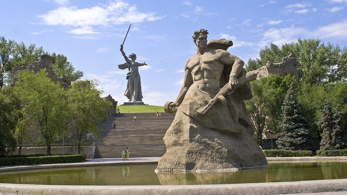 Мамаев курган."Памятник-ансамбль героям Сталинградской битвы на Мамаевом кургане"