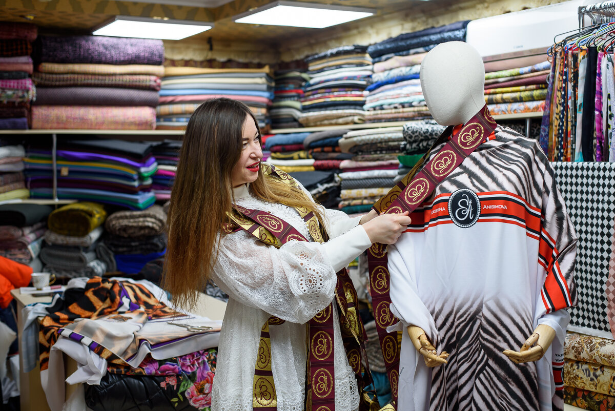 Работа в ателье.