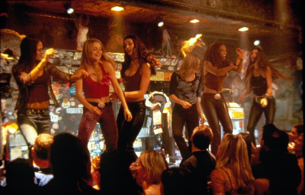 Кадр из фильма «Бар «Гадкий койот», те самые танцы