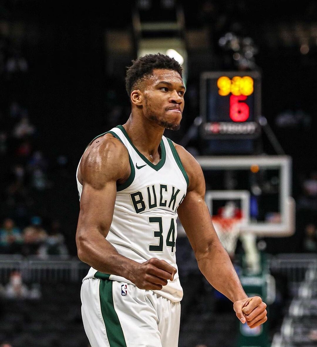 instagram / giannis_an34 