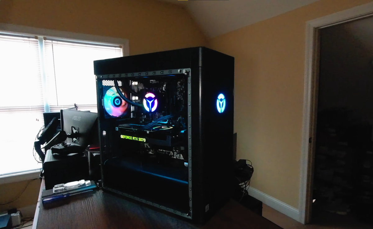 Lenovo Legion T5 26IOB6 без крышки, показываю что внутри