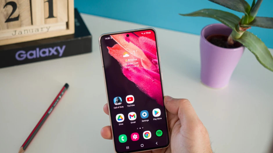 Почему камеру не сделают выезжающей?