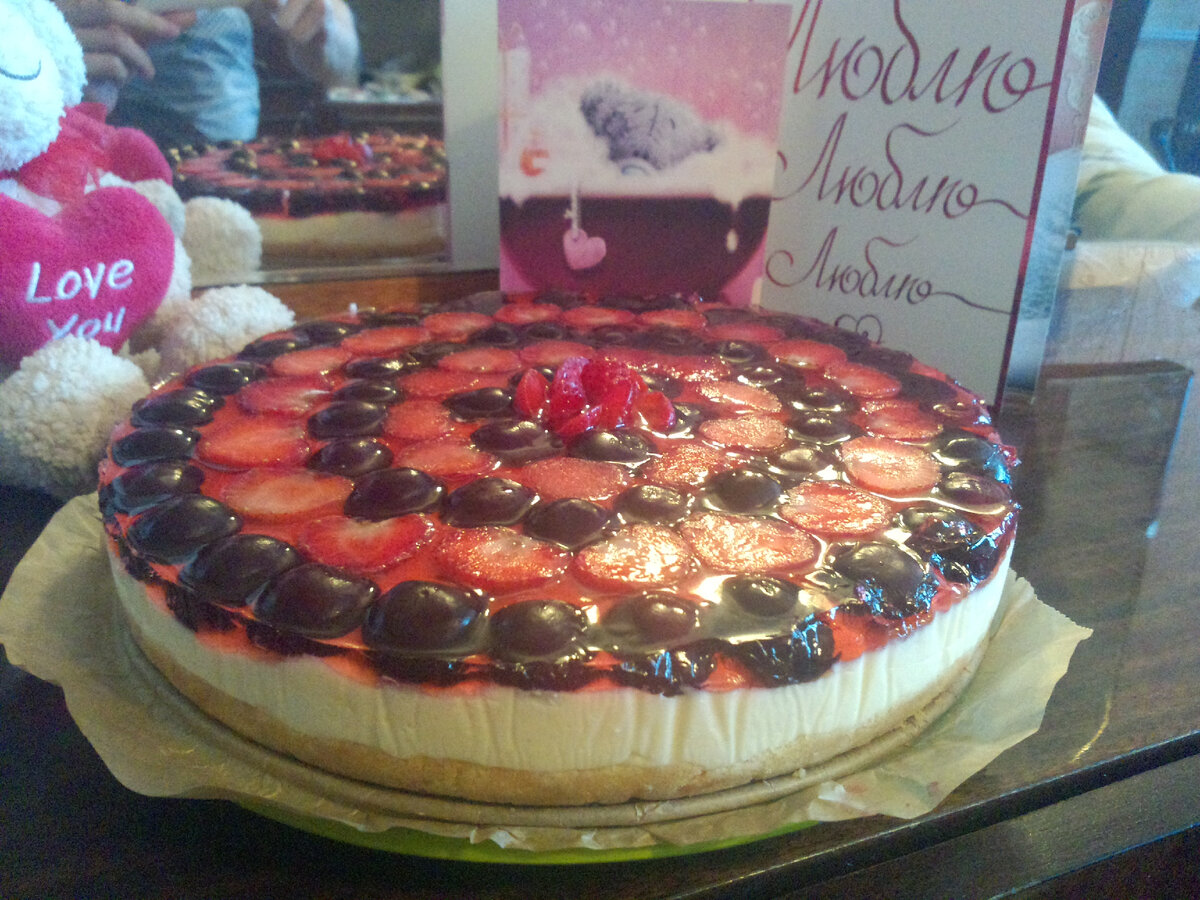 Чизкейк получается очень красивый ,отлично подойдёт для праздника