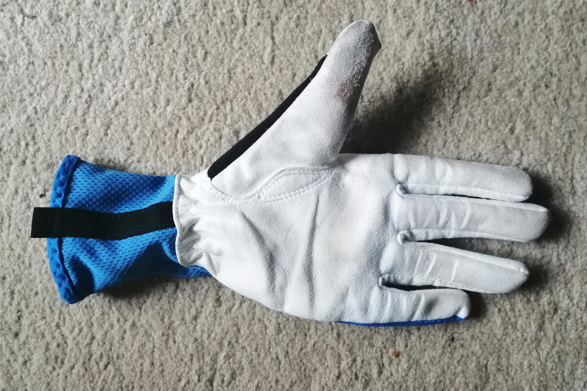 Тыльная сторона лыжероллерных перчаток Ski Team