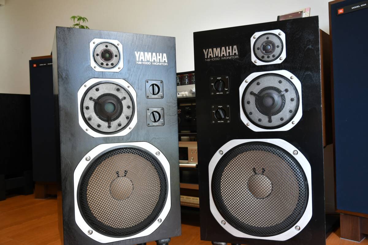 вот такие удалось выиграть на аукционе пока что примерно всего  67000р и далее будет видно (Yamaha NS-1000MONITOR)