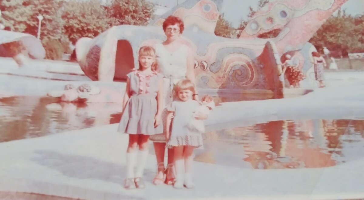 Я с мамой и старшей сестрой в Анапе