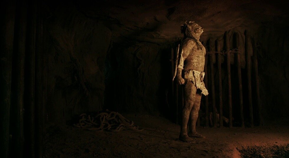 Все члегы племени вставляли себе в трахею специальный свисток. Они лишались речи и могли общаться только жестами. Зато когда надо - могли кого угодно напугать своим неестественным воем. Иллюстрация: https://philosophyindy.files.wordpress.com/