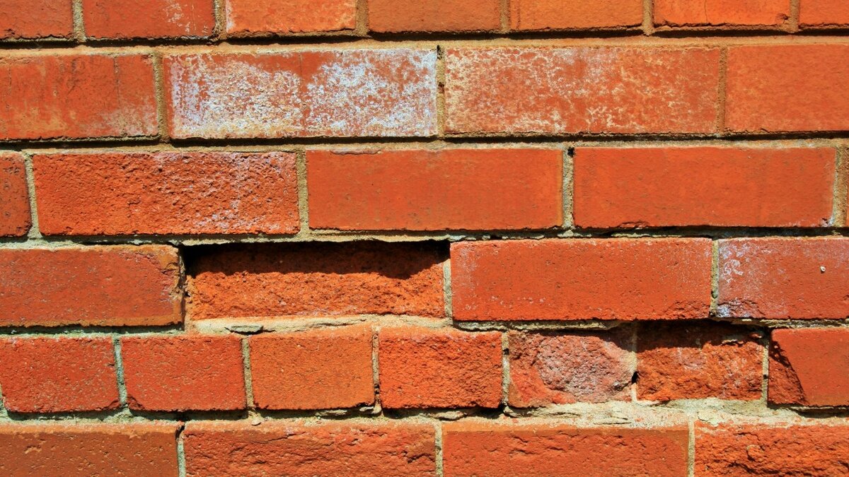Кирпичи после. Пескоструйная очистка кирпича. Гидрофобизация кирпичной кладки. Олд брик кирпич. Старинные кирпичные стены с металлическими прутками.