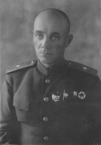 Устинов Иван Акимович. http://www.hrono.ru/biograf/bio_u/ustinov_ia.php