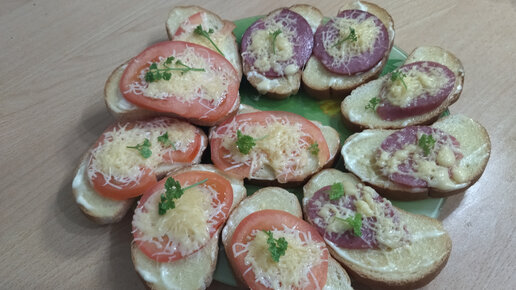 Горячие бутерброды с колбасой сыром и помидорами рецепт с фото пошагово