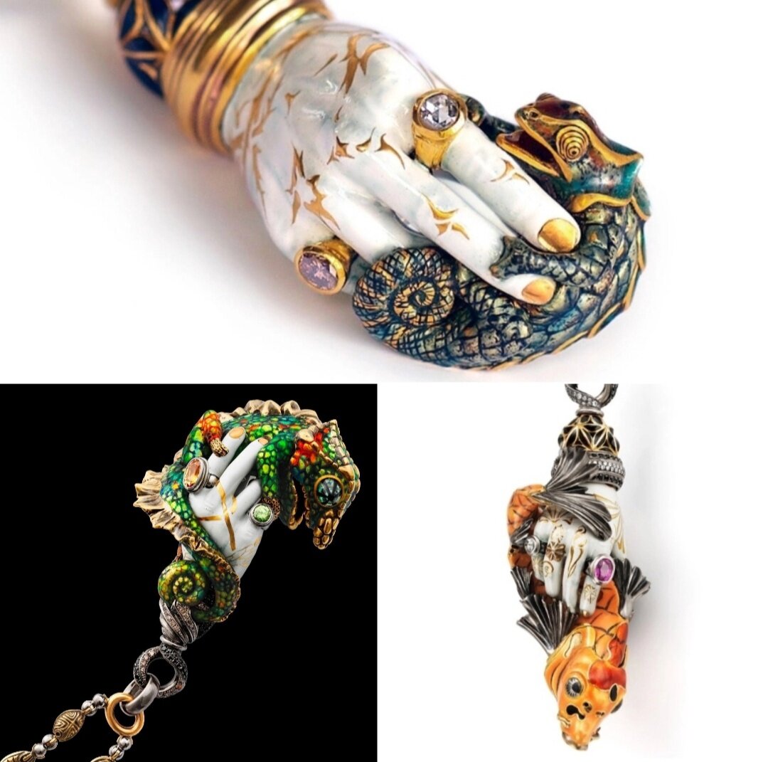 Украшения с рукой, покрытой эмалью и золотым узором, держащей хамелеонов и рыб, являются, своего рода, визитной карточкой Отто Джейкоба