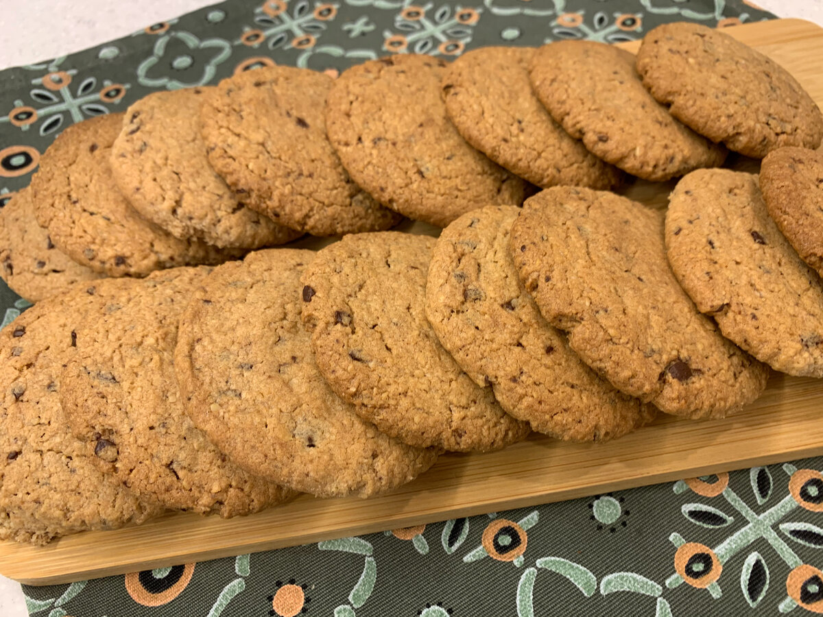 Пеку к чаю овсяное печенье с кусочками шоколада: простой набор ингредиентов  и быстрая выпечка готова | Тартар | Дзен