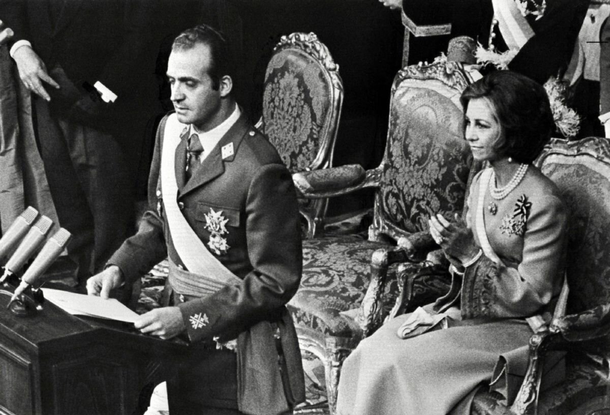 https://www.thestar.com/content/dam/thestar/photos/2014/06/02/king_juan_carlos_of_spain_to_abdicate_in_favour_of_son/oath.jpg