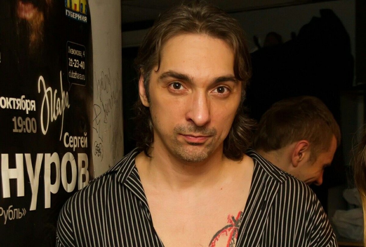 Михаил Горшанёв, здесь достаточно счастливый, что редкость. "Своих детей едят отцы, творцы себя съедают сами, по свету бродят мертвецы с такими добрыми глазами..." И ещё с такими мудрыми глазами, как у Михаила, мне кажется. 