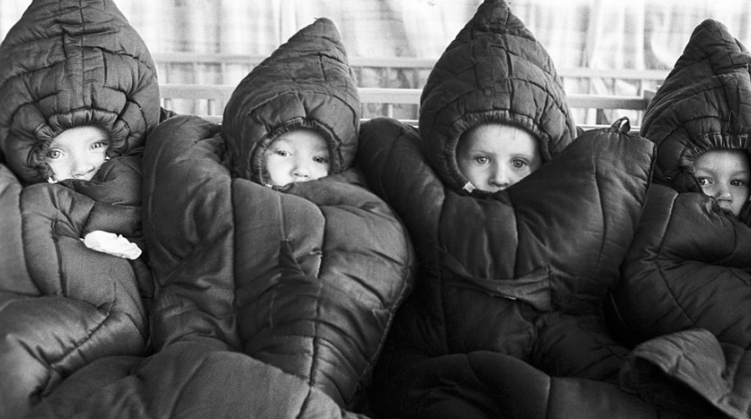 Нет, эти фотографии не были постановочными. Советские дети действительно спали на свежем воздухе даже зимой!