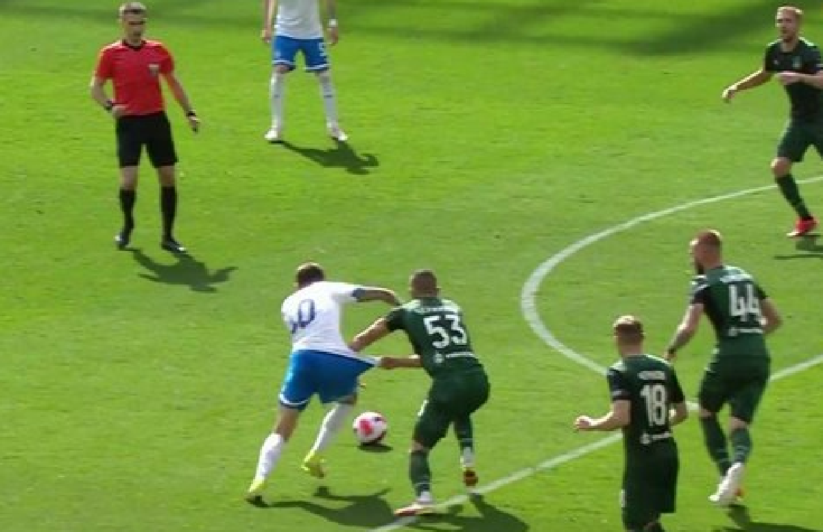 За это нарушение в ворота "Краснодара" был назначен пенальти.