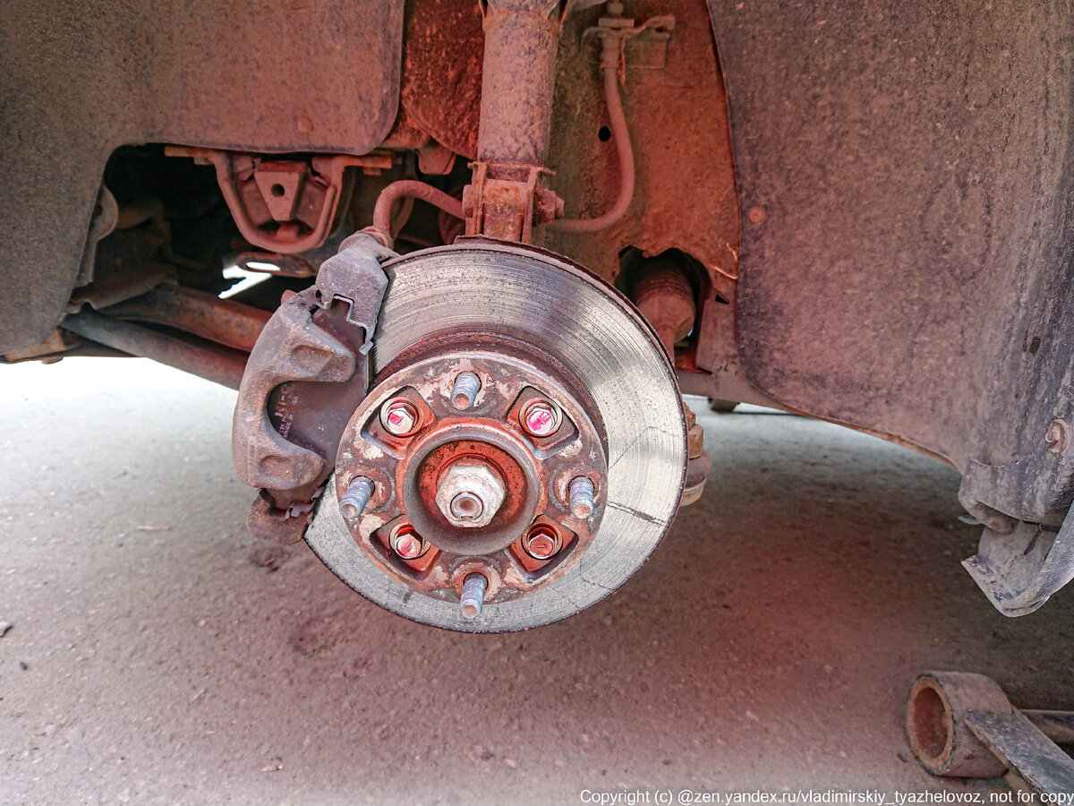 На Матизе правый передний суппорт можно было бы поменять, но запчасть стоит приличных денег