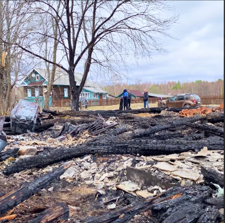 Сгоревшая деревня Пикалиха Пестовского района Новгородской области / Скриншот официального видео ГУ МЧС по Новгородской области